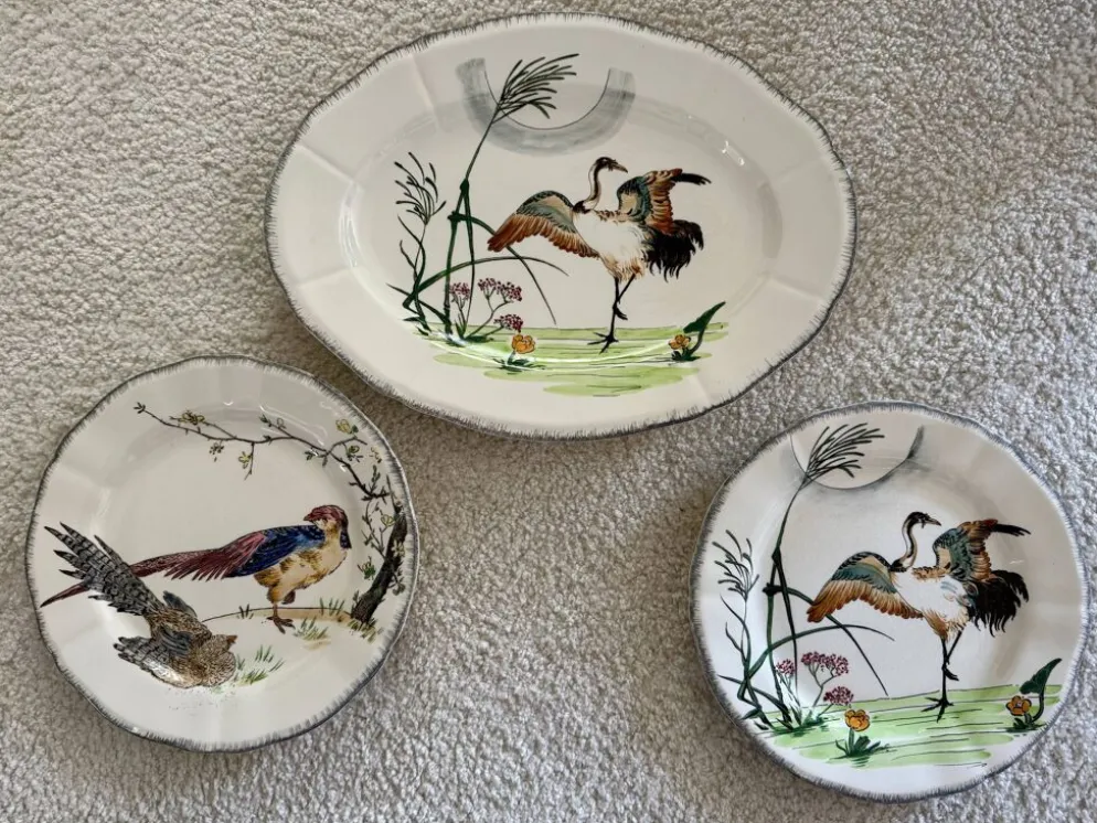 Service de table assiettes et plats Gien modèle grands oiseaux