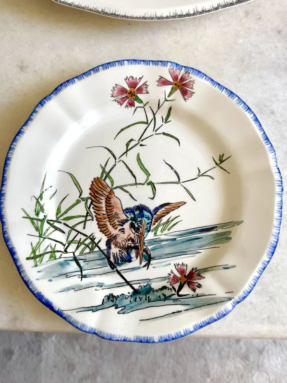 Service de table assiettes et plats Gien modèle grands oiseaux