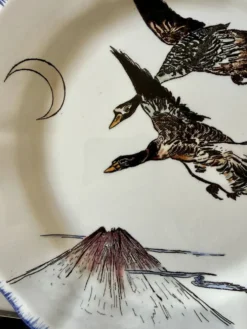 Service de table assiettes et plats Gien modèle grands oiseaux