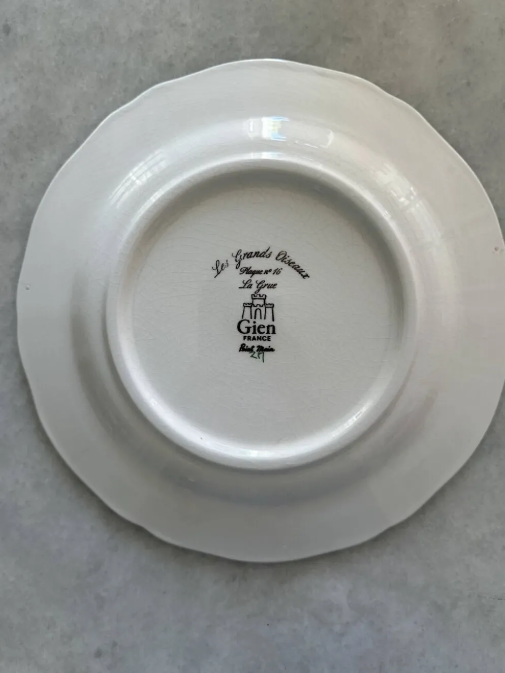 Service de table assiettes et plats Gien modèle grands oiseaux