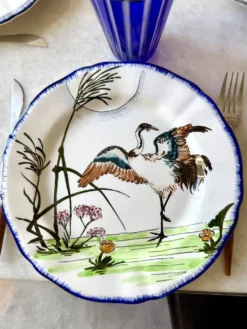 Service de table assiettes et plats Gien modèle grands oiseaux