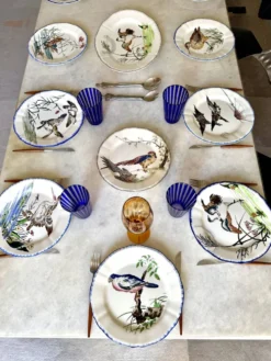Service de table assiettes et plats Gien modèle grands oiseaux