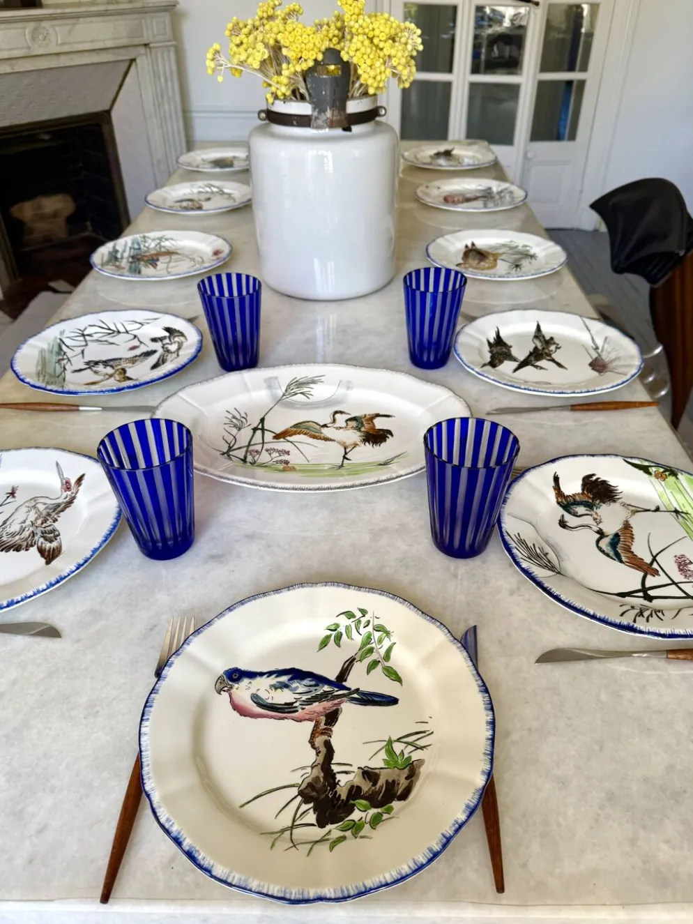 Service de table assiettes et plats Gien modèle grands oiseaux