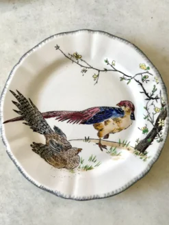 Service de table assiettes et plats Gien modèle grands oiseaux