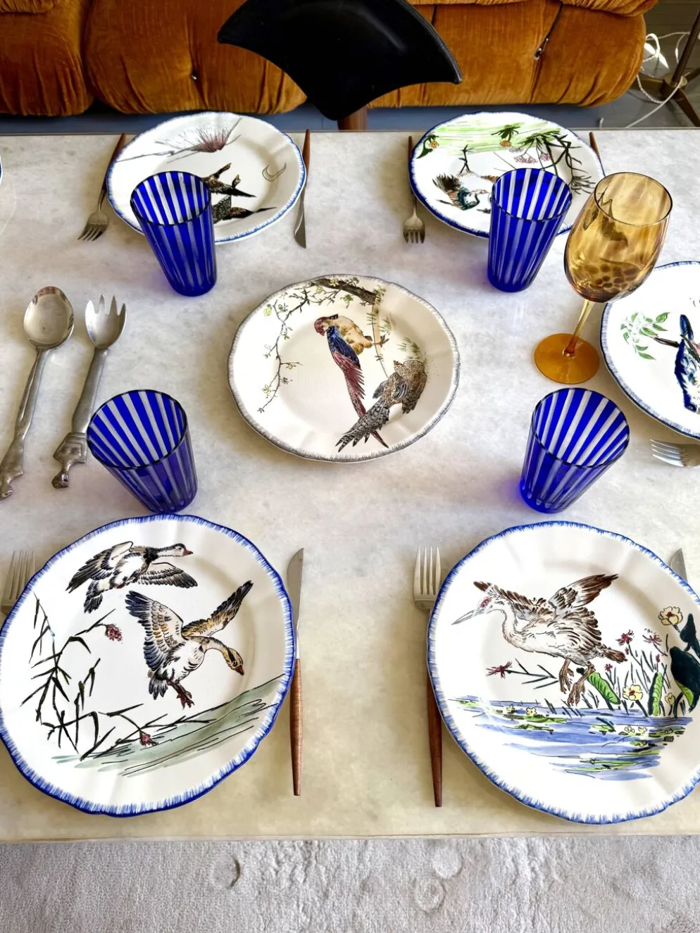 Service de table assiettes et plats Gien modèle grands oiseaux