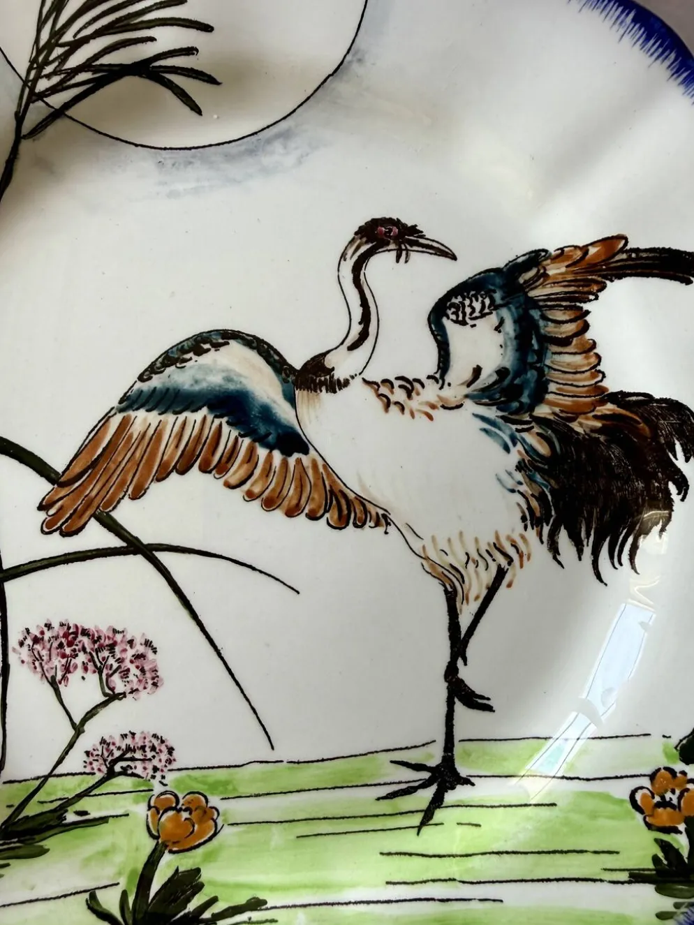 Service de table assiettes et plats Gien modèle grands oiseaux