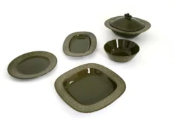 Service de table cinq pièces en faïence noire par Antonia Campi, Italie