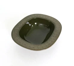 Service de table cinq pièces en faïence noire par Antonia Campi, Italie