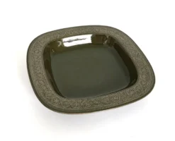 Service de table cinq pièces en faïence noire par Antonia Campi, Italie
