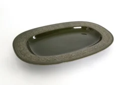 Service de table cinq pièces en faïence noire par Antonia Campi, Italie