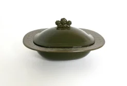 Service de table cinq pièces en faïence noire par Antonia Campi, Italie