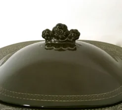 Service de table cinq pièces en faïence noire par Antonia Campi, Italie