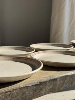 Service de table Lunéville Atelier d'Art 8 assiettes et 2 plats de service