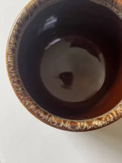 Service de 6 tasses a café en céramique artisanale émaillée brun ambré 1970