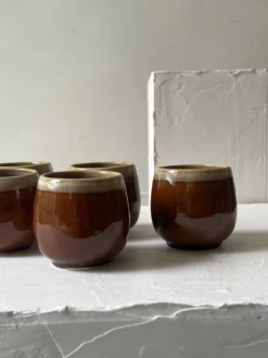 Service de 6 tasses a café en céramique artisanale émaillée brun ambré 1970