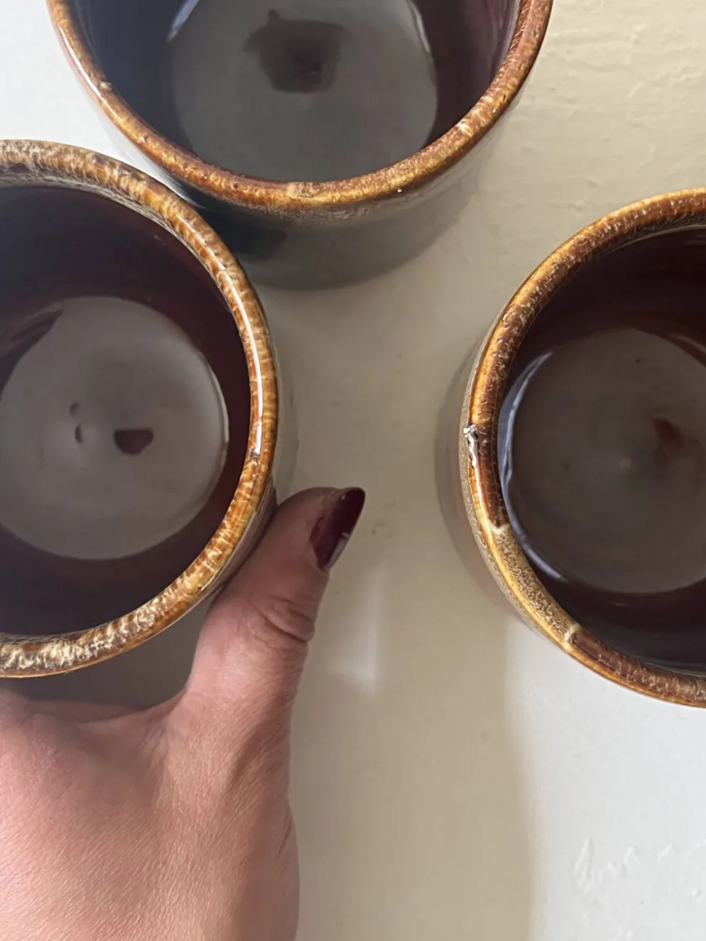 Service de 6 tasses a café en céramique artisanale émaillée brun ambré 1970
