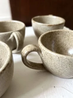 service de 6 tasses a café en céramique, travail artisanal 1970