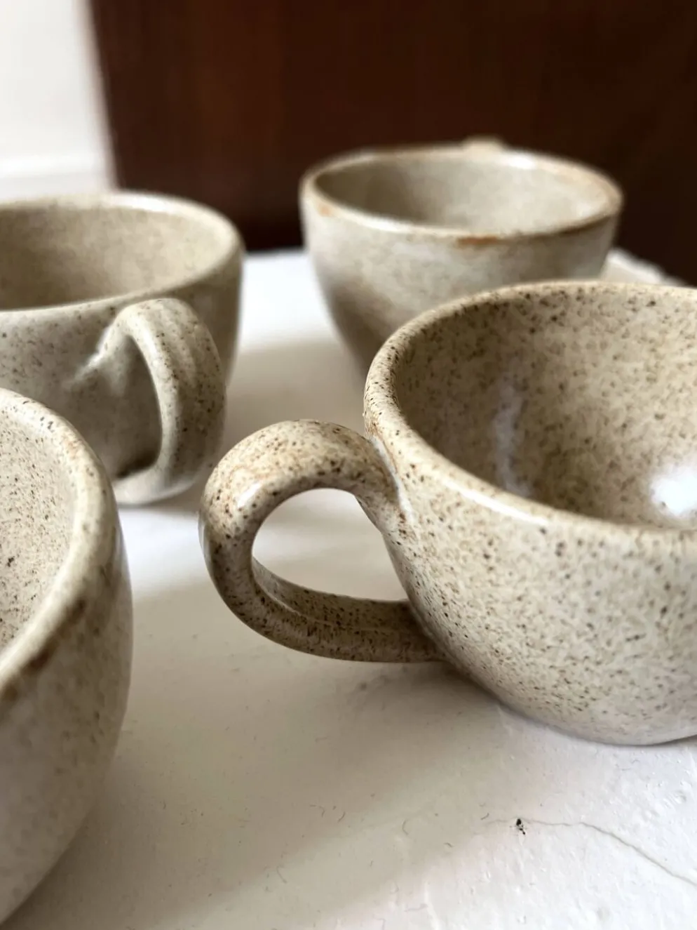 service de 6 tasses a café en céramique, travail artisanal 1970