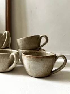 service de 6 tasses a café en céramique, travail artisanal 1970