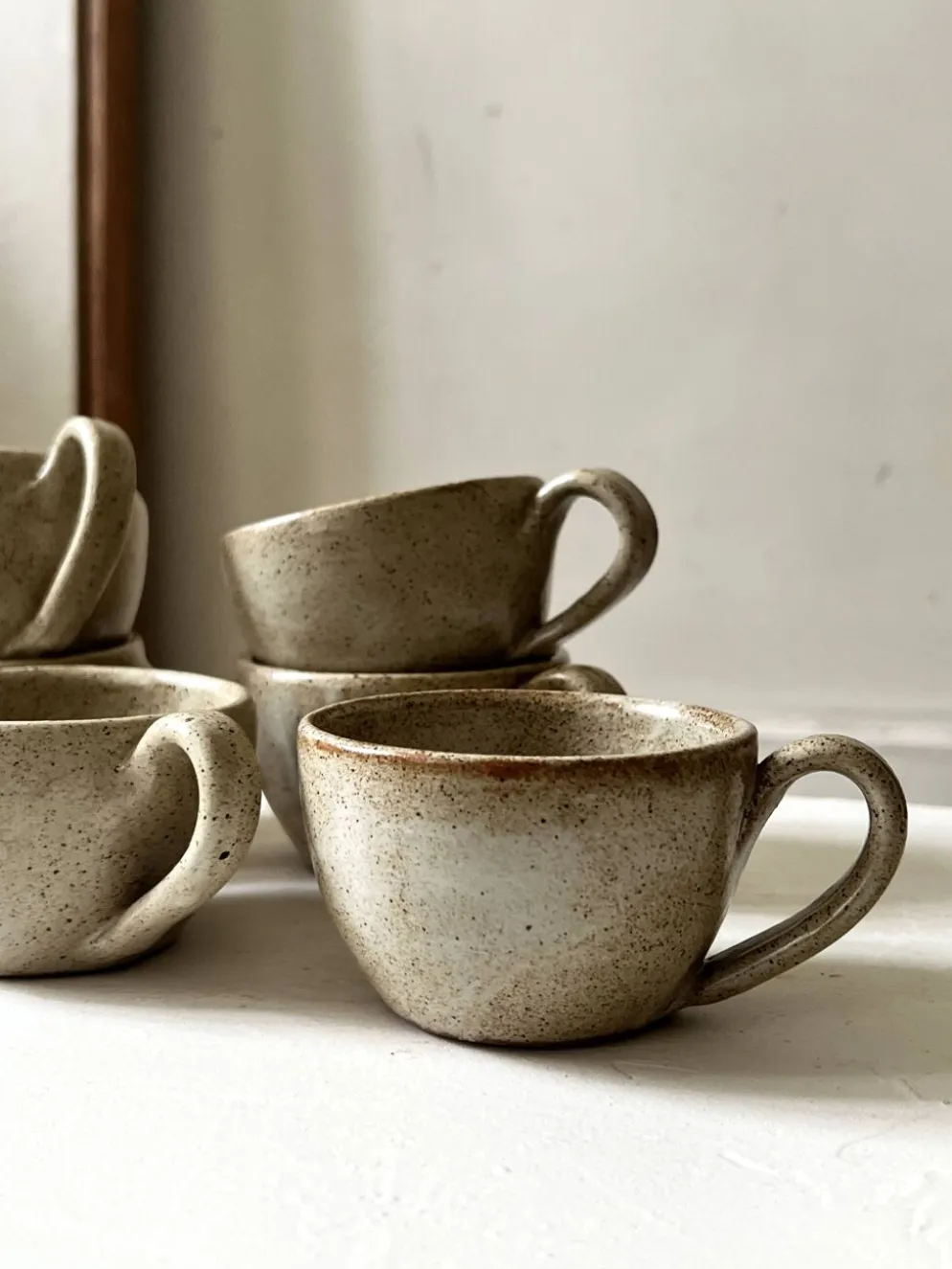 service de 6 tasses a café en céramique, travail artisanal 1970