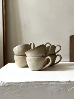 service de 6 tasses a café en céramique, travail artisanal 1970