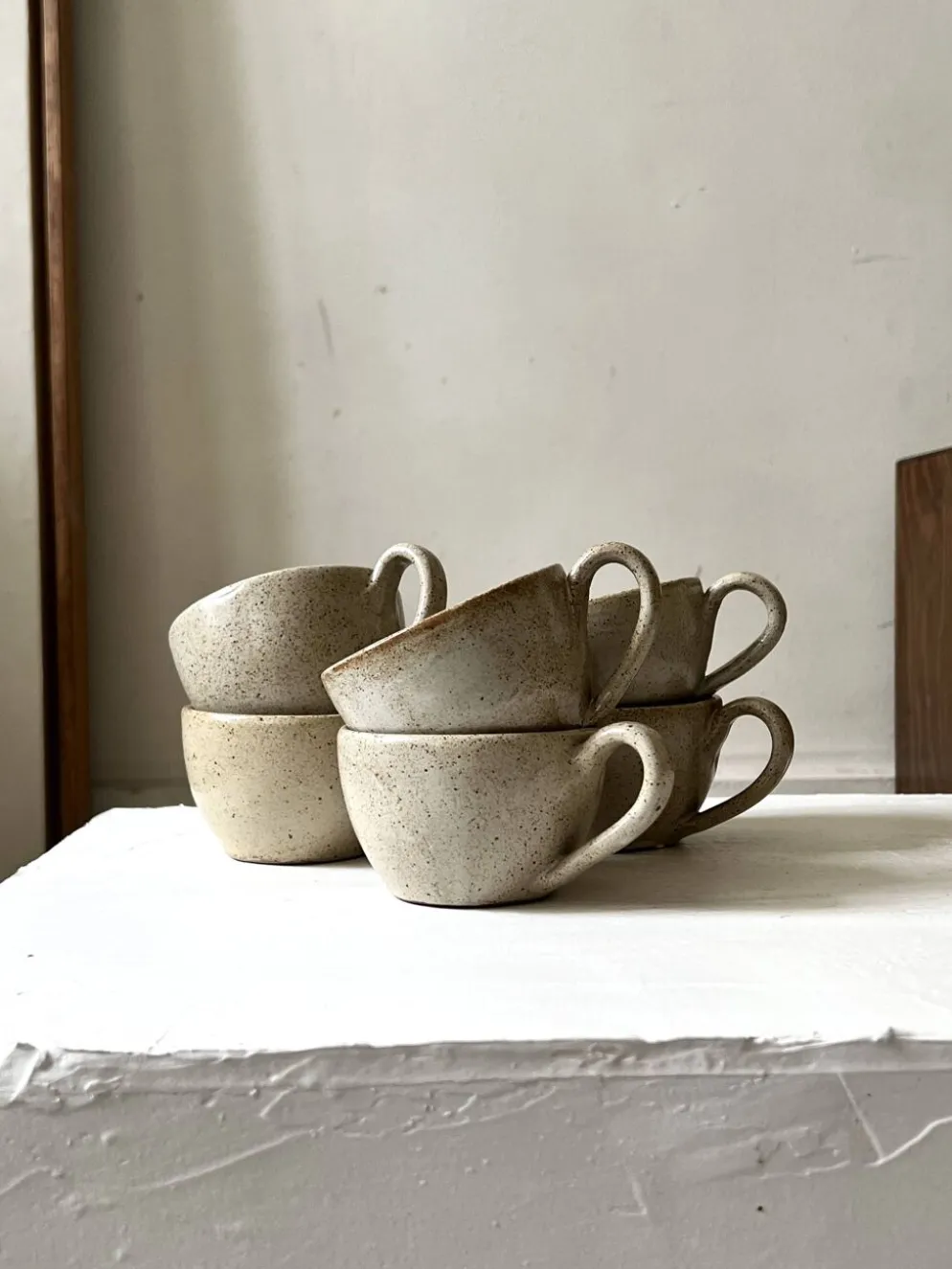 service de 6 tasses a café en céramique, travail artisanal 1970