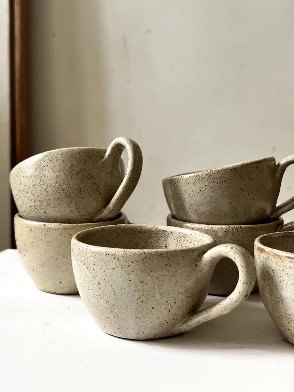 service de 6 tasses a café en céramique, travail artisanal 1970