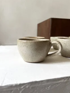 service de 6 tasses a café en céramique, travail artisanal 1970
