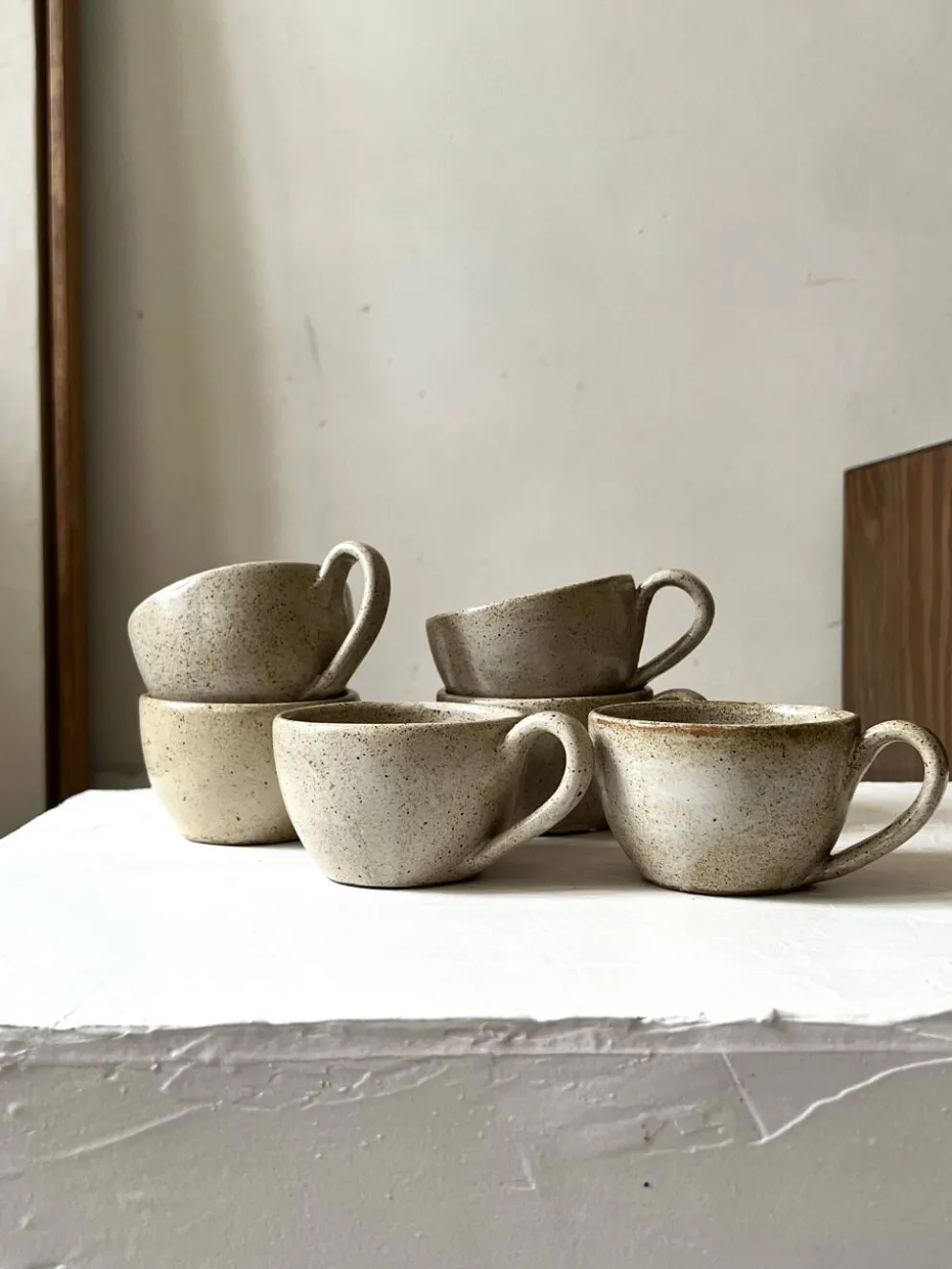 service de 6 tasses a café en céramique, travail artisanal 1970