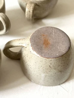 service de 6 tasses a café en céramique, travail artisanal 1970