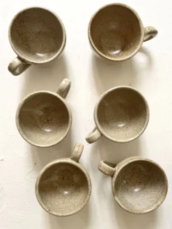 service de 6 tasses a café en céramique, travail artisanal 1970