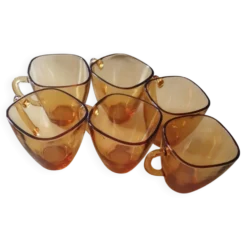 Service de 6 tasses et soucoupes en verre ambré