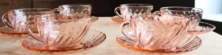 Service de 6 tasses et soucoupes Rosaline en verre rose torsadé – Arcoroc F