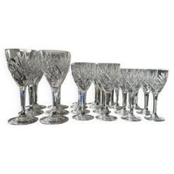 Service de 22 verres en cristal Saint-Louis modèle Chantilly