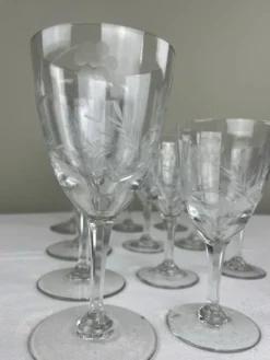 Service de verres gravés anciens