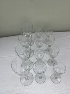 Service de verres gravés anciens