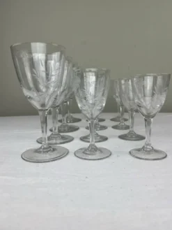 Service de verres gravés anciens
