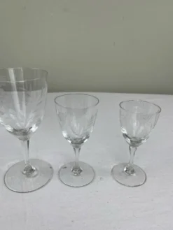 Service de verres gravés anciens