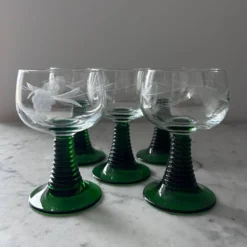 Service de 5 verres Roemer gravés