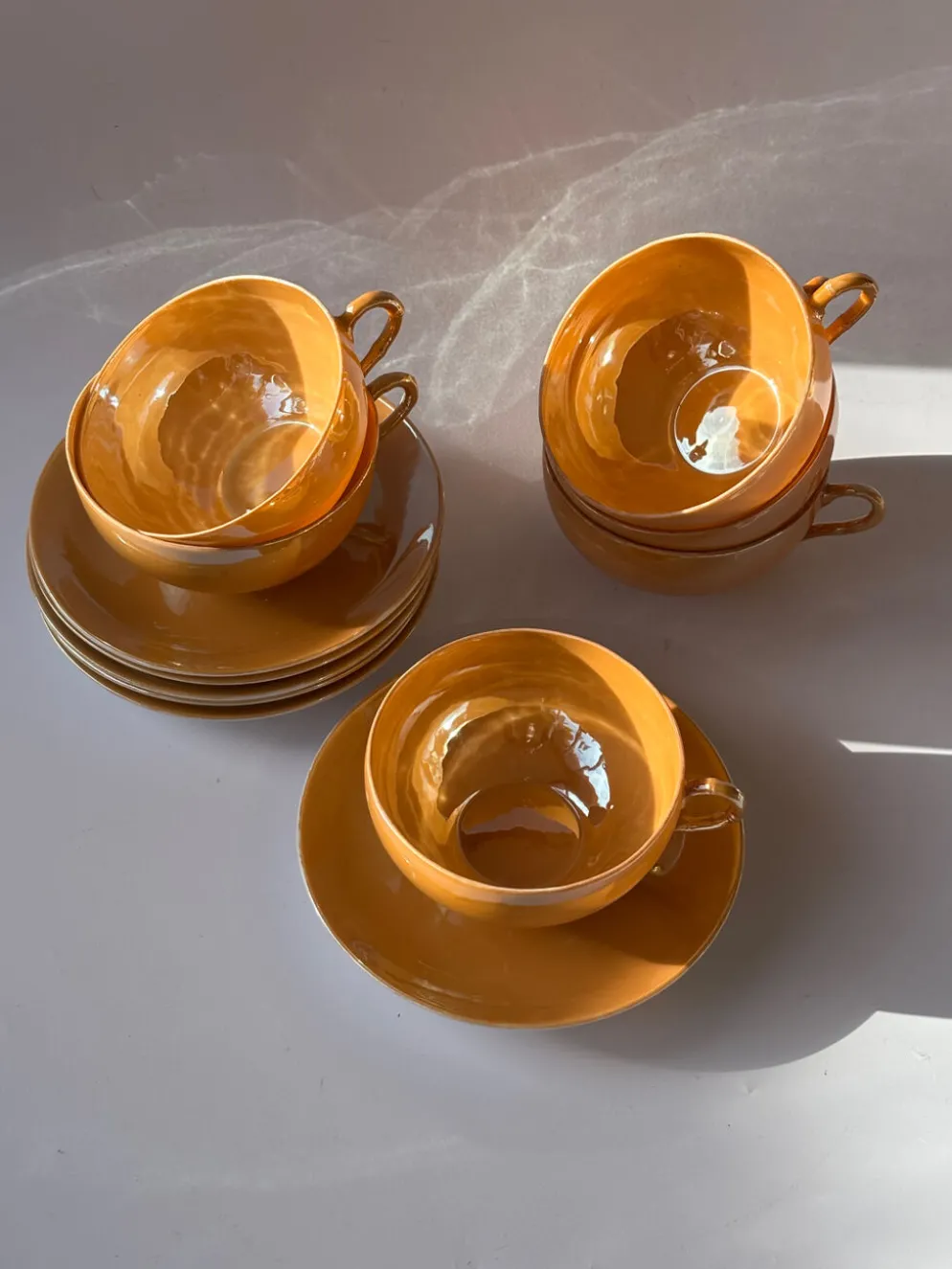 Service en porcelaine irisé