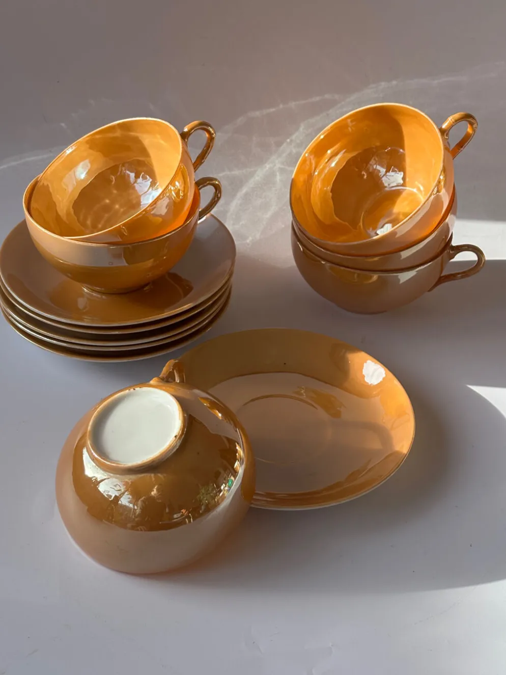 Service en porcelaine irisé