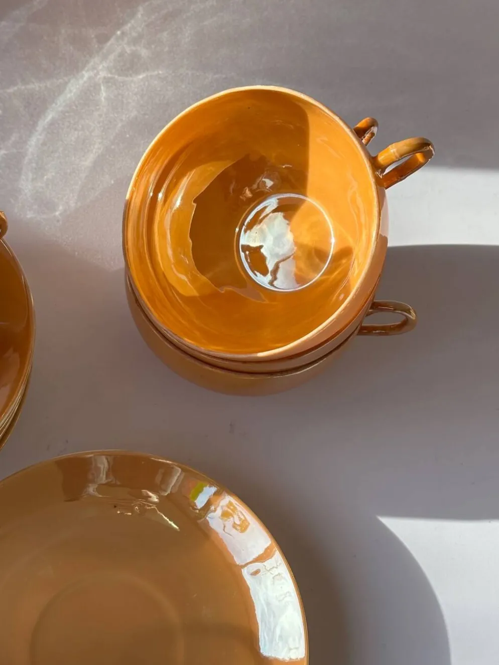 Service en porcelaine irisé