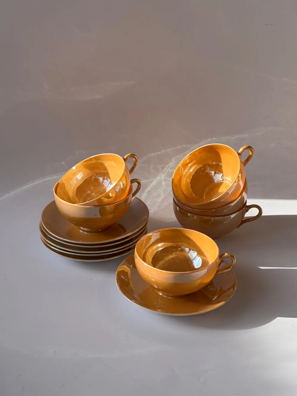 Service en porcelaine irisé