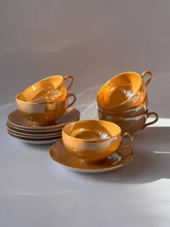 Service en porcelaine irisé