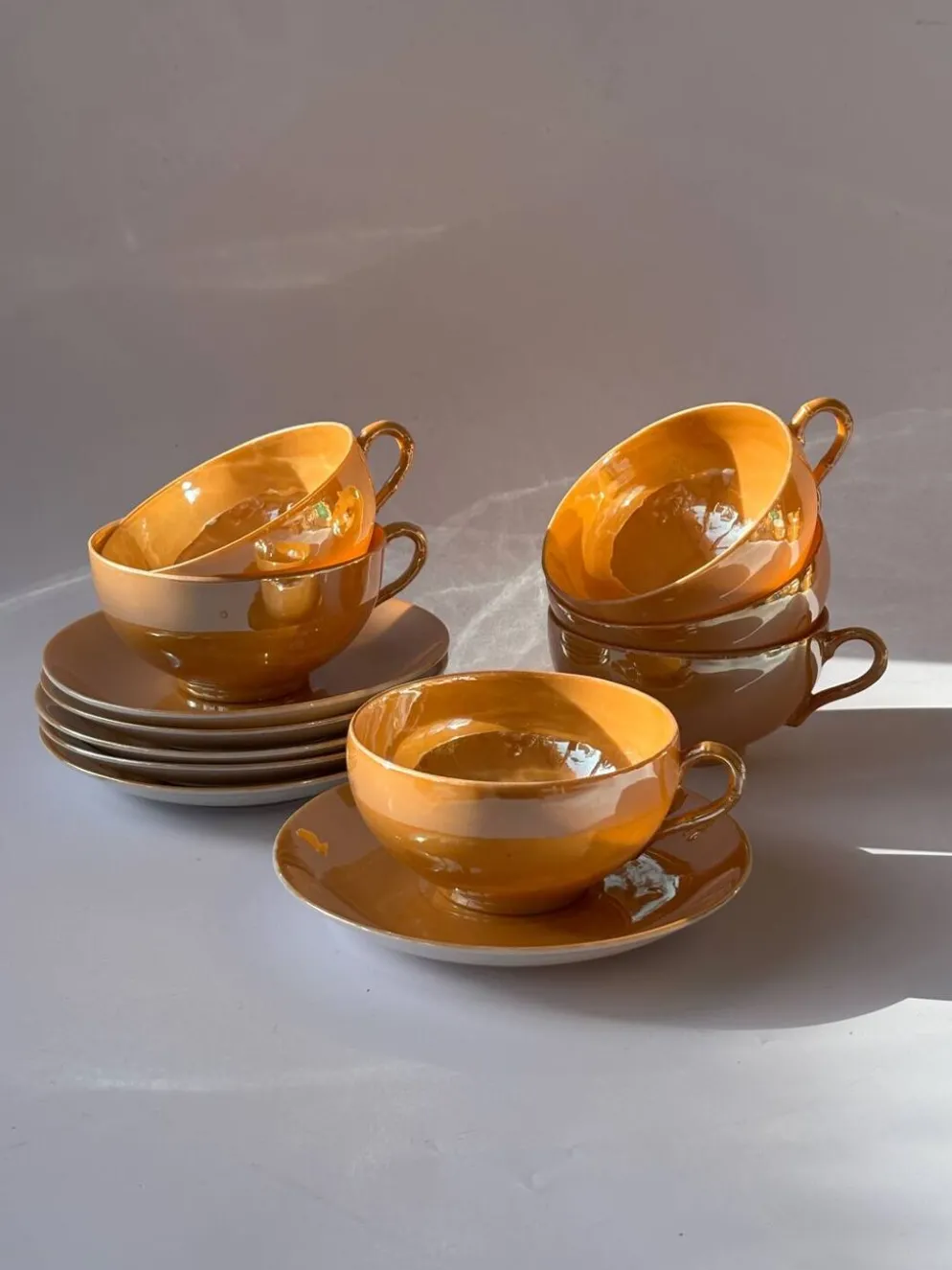 Service en porcelaine irisé