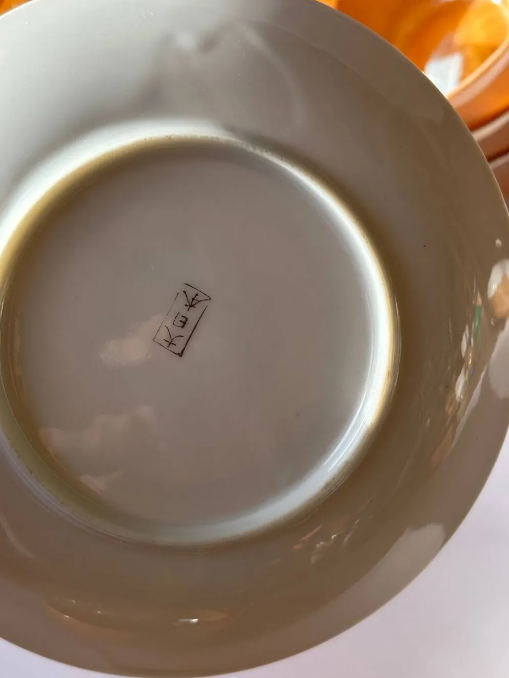 Service en porcelaine irisé