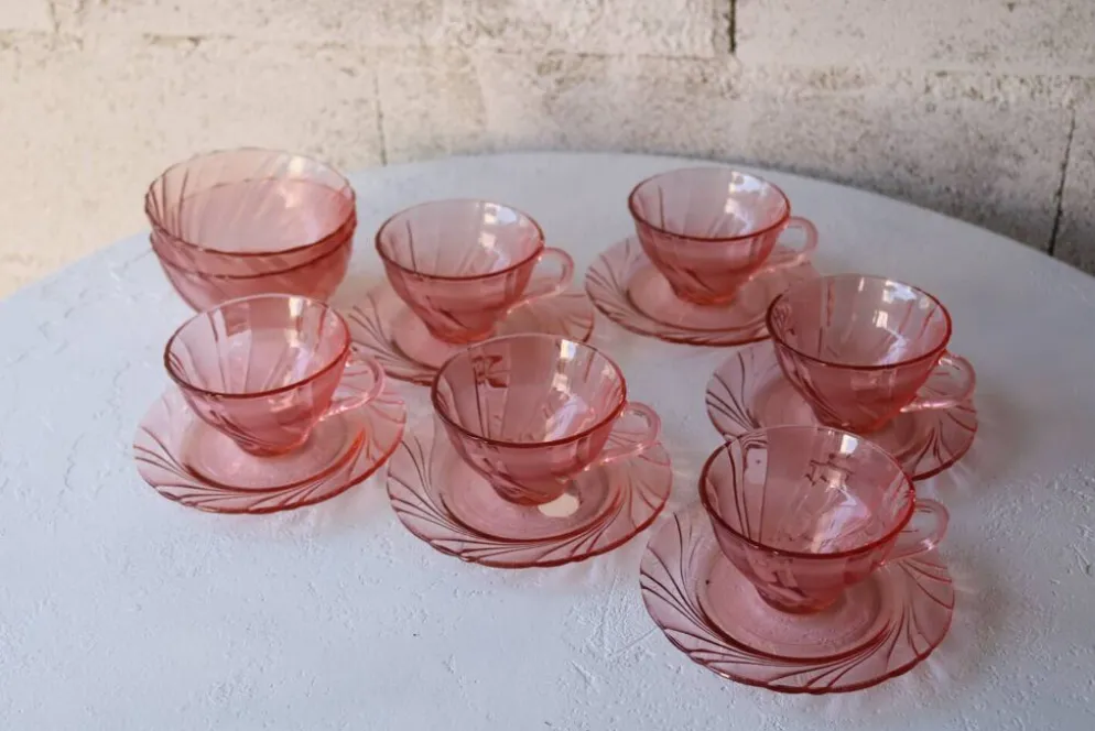 Service en verre rose moulé rosaline – 6 tasses + 6 soucoupes + 2 bols