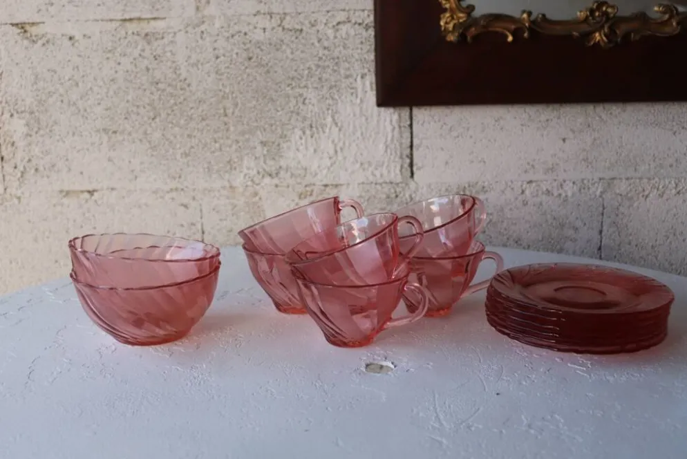 Service en verre rose moulé rosaline – 6 tasses + 6 soucoupes + 2 bols