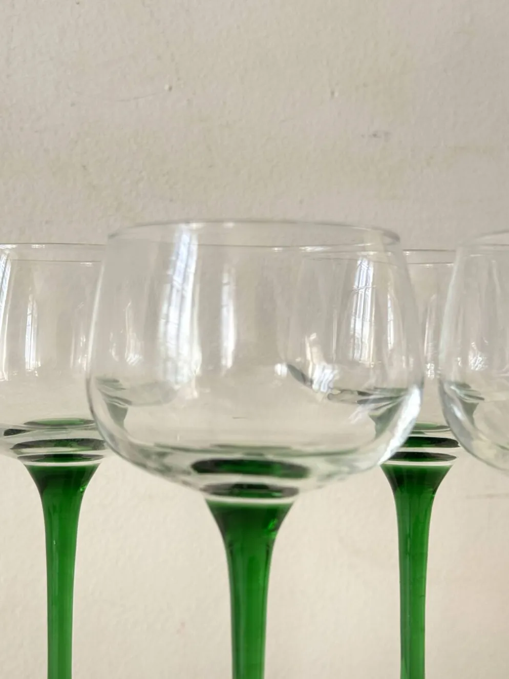 Service francais verres à vin en verre vert bouteille, Alsace 1970