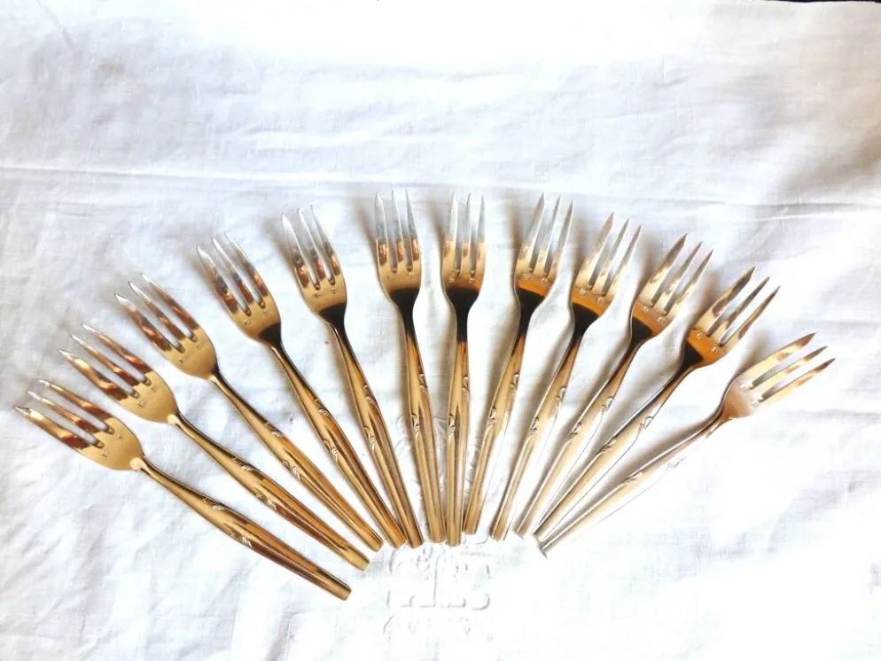 Service à gâteaux métal argenté / 12 fourchettes et pelle à gâteaux argent